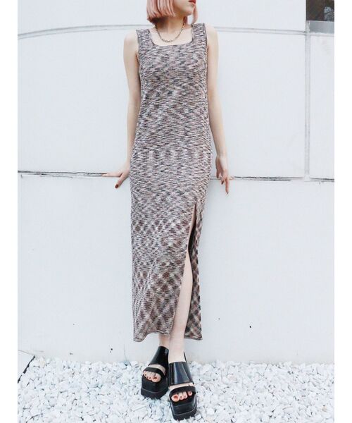 MURUA(ムルーア)の「スクエアネックナローワンピース(ワンピース・レディース・ブラック/ネイビー/ブラウン・FREE)」の3枚目の写真