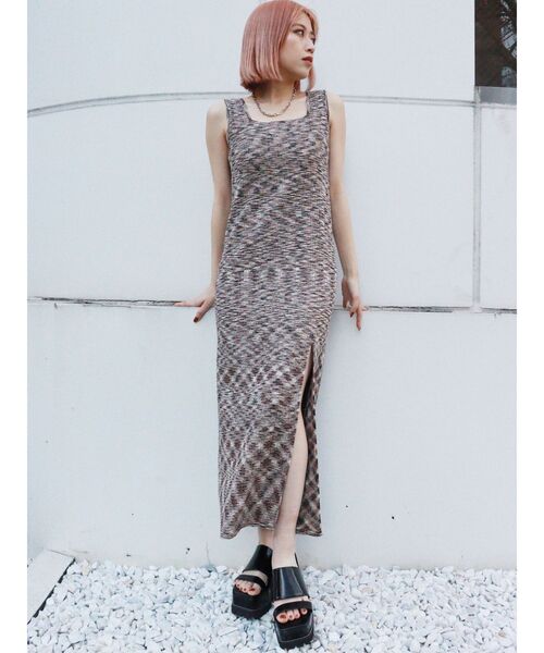 MURUA(ムルーア)の「スクエアネックナローワンピース(ワンピース・レディース・ブラック/ネイビー/ブラウン・FREE)」の16枚目の写真