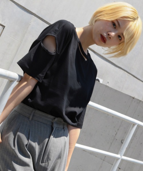 Ray BEAMS(レイビームス)の「Ray BEAMS / カットアウト スリーブ Tシャツ(Tシャツ/カットソー・レディース・ホワイト/ブラック/ライム・ONE SIZE)」の3枚目の写真