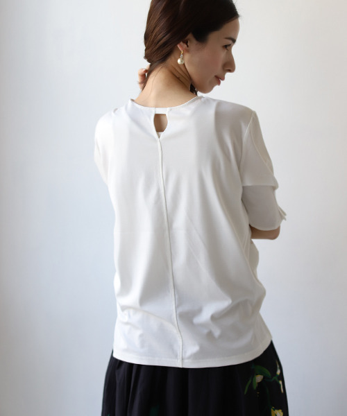 REAL CUBE（リアルキューブ）の「接触冷感タックスリーブシルケットトップス（Tシャツ/カットソー・レディース・ブラック/オフホワイト・FREE）」の7枚目の写真