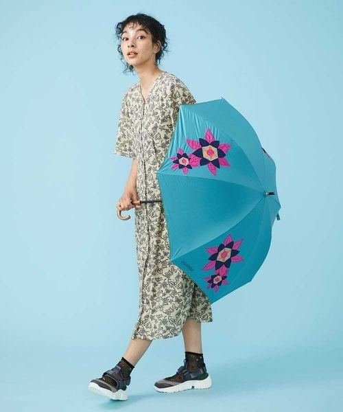 Jocomomola(ホコモモラ)の「【UV・晴雨兼用】フラワーアップリケデザイン傘(長傘・レディース・ブルー/アイボリー・40)」の9枚目の写真