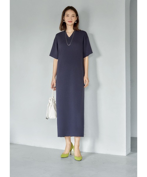 STYLE DELI(スタイルデリ)の「リラックスショルダーVネックワンピース(ワンピース・レディース・グレイッシュベージュ/ミント/ネイビー・01/02)」の3枚目の写真