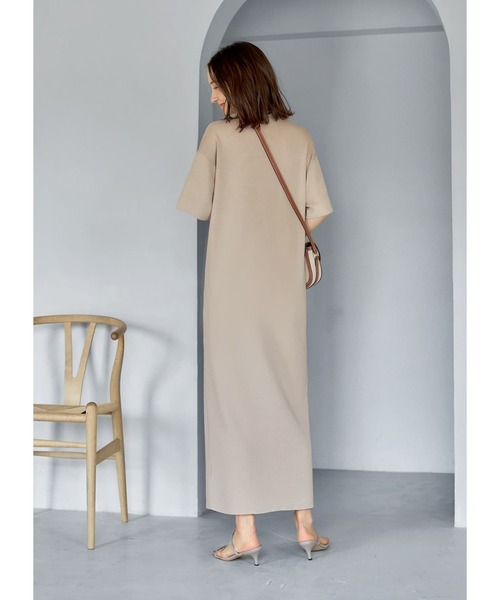 STYLE DELI(スタイルデリ)の「リラックスショルダーVネックワンピース(ワンピース・レディース・グレイッシュベージュ/ミント/ネイビー・01/02)」の6枚目の写真