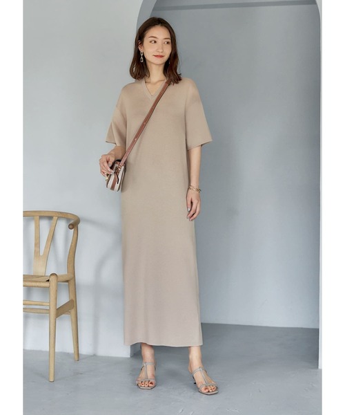 STYLE DELI(スタイルデリ)の「リラックスショルダーVネックワンピース(ワンピース・レディース・グレイッシュベージュ/ミント/ネイビー・01/02)」の11枚目の写真