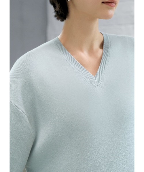 STYLE DELI(スタイルデリ)の「リラックスショルダーVネックワンピース(ワンピース・レディース・グレイッシュベージュ/ミント/ネイビー・01/02)」の19枚目の写真