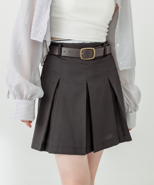 OLIVE des OLIVE（オリーブデオリーブ）の「ベルト付きプリーツミニスカート　1031010320（スカート・レディース・キャメル/ブラック/チャコールグレー・FREE）」の2枚目の写真