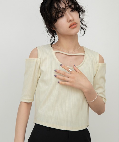 VACANCY(ヴァカンシー)の「チョーカーネックリブトップス(Tシャツ/カットソー・レディース・アイボリー/ブラック/ダークグレー・FREE)」の2枚目の写真