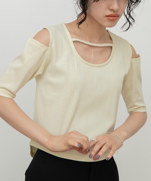 VACANCY(ヴァカンシー)の「チョーカーネックリブトップス(Tシャツ/カットソー・レディース・アイボリー/ブラック/ダークグレー・FREE)」の4枚目の写真