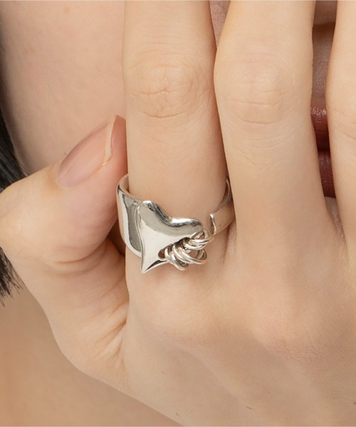 LAPUIS（ラピュイ）の「LAPUIS(ラピュイ)Coil Heartリング（リング・レディース・マルチ/ゴールド/シルバー・11号/13号）」の2枚目の写真