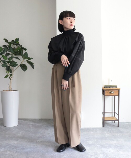 fredy emue(フレディエミュ)の「リブスタンド衿ブラウス(シャツ/ブラウス・レディース・ブラック/ベージュ/オフホワイト・38)」の20枚目の写真