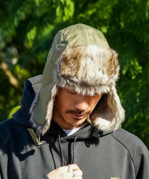 AVIREX(アヴィレックス)の「【AVIREX/アヴィレックス】フライトボアキャップ フェイクファー(キャップ・メンズ・カーキ/ブラック・FREE)」の1枚目の写真