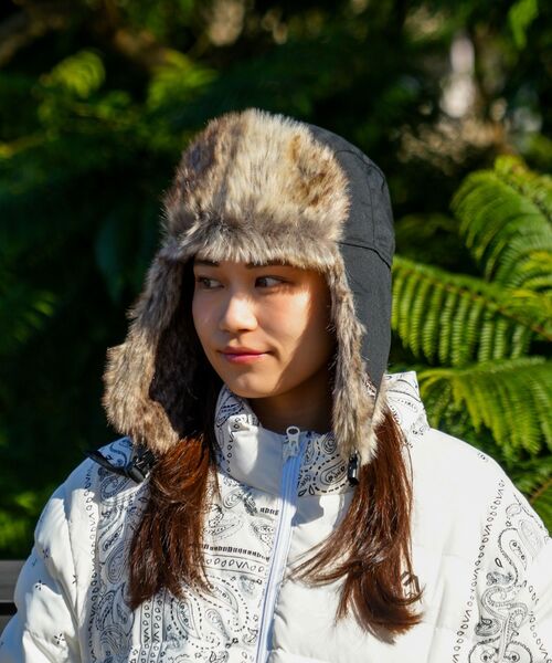 AVIREX(アヴィレックス)の「【AVIREX/アヴィレックス】フライトボアキャップ フェイクファー(キャップ・メンズ・カーキ/ブラック・FREE)」の2枚目の写真