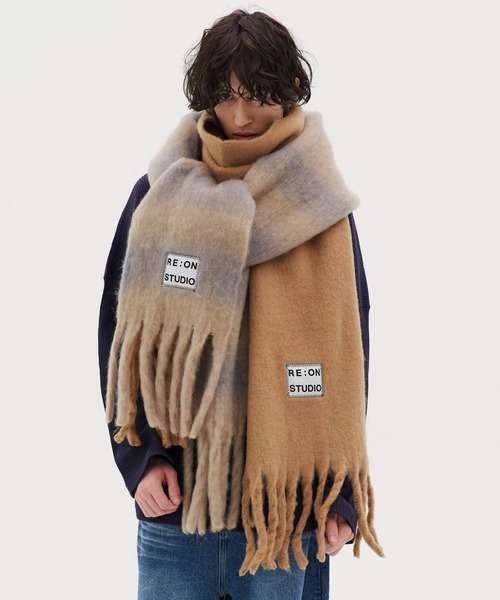 REON STUDIO（レオンスタジオ）の「韓国ブランド RE:ON STUDIO レオンスタジオ FRINGE STRIPE MUFFLER ボーダー ボリュームマフラー フリンジマフラー マフラー 防寒グッズ 韓国ファッション（マフラー・メンズ・パープル/ベージュ/ブラック/アイボリー・ONE SIZE）」の9枚目の写真