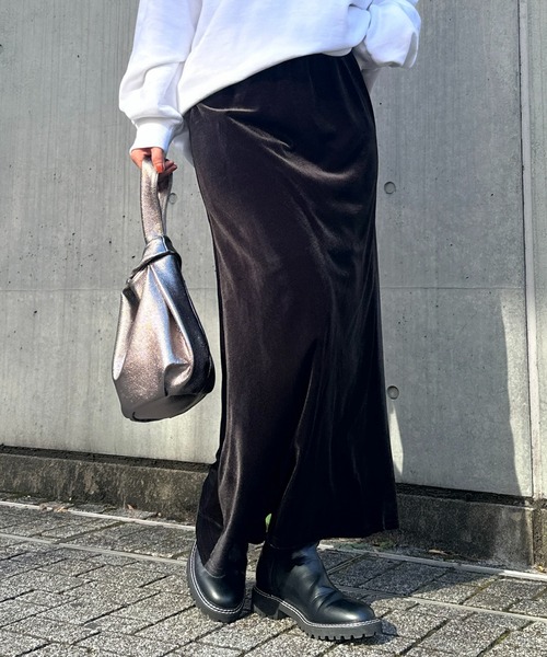 un dix cors（アンディコール）の「ベロアバイヤスロングスカート（スカート・レディース・チャコールグレー/グレー・FREE）」の2枚目の写真