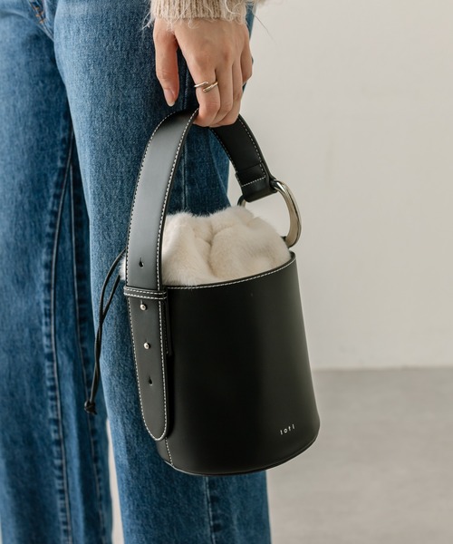 loti（ロティ）の「loti ファー巾着バケツBAG（ハンドバッグ・レディース・ブラウン/ブラック・ONE SIZE）」の2枚目の写真