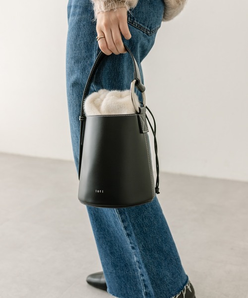 loti(ロティ)の「loti ファー巾着バケツBAG(ハンドバッグ loti(ロティ)の「loti ファー巾着バケツBAG(ハンドバッグ