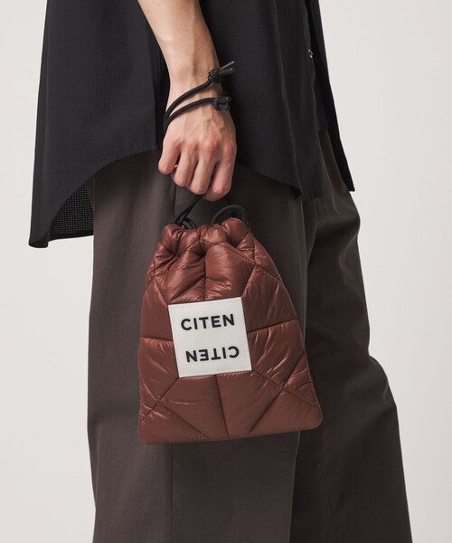 CITEN（シテン）の「＜CITEN＞パデッド キンチャク ショルダー（ショルダーバッグ・レディース・オレンジ系その他/ホワイト/ライトグレー/ブラック/ロイヤルブルー/シルバー/ベージュ/イエロー/ライトピンク/ダークグリーン/ワインレッド/オレンジ/ライム/ピンク/ネイビー/ライトブルー/クリーム/ダークグレー/その他4/その他3/ダークブラウン/レッド/その他5/その他6/ターコイズブルー系/ケリーグリーン/ブラウン系/その他7/ライラック・FREE）」の6枚目の写真