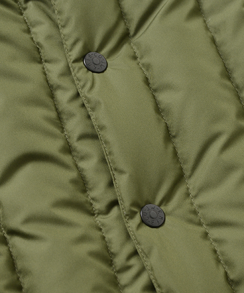 Rocky Mountain FeatherBed（ロッキー マウンテン フェザーベッド）の「ROCKY MOUNTAIN FEATHERBED × fennica / ＜Men’s＞6Month Down vest （ダウンベスト・メンズ・オリーブ・38/42/40/36）」の13枚目の写真