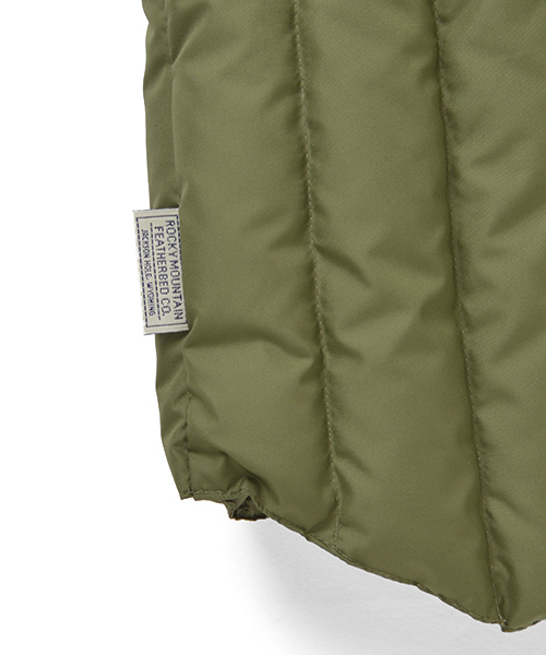 Rocky Mountain FeatherBed（ロッキー マウンテン フェザーベッド）の「ROCKY MOUNTAIN FEATHERBED × fennica / ＜Men’s＞6Month Down vest （ダウンベスト・メンズ・オリーブ・38/42/40/36）」の14枚目の写真