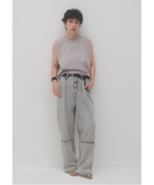 YENN（イエン）の「【定番】【新色】YENN タックワイドデニムパンツ ライトグレー（デニムパンツ・レディース・ライトグレー・40/36/38）」の2枚目の写真