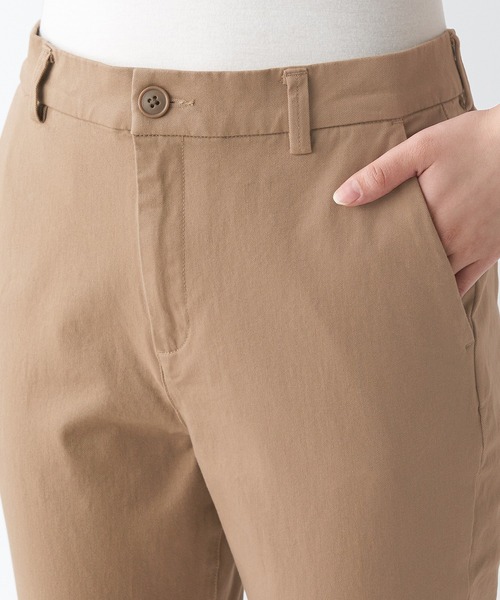 無印良品（ムジルシリョウヒン）の「婦人　縦横ストレッチチノスリムテーパードパンツ　股下７５（チノパンツ・レディース・ダークグリーン/ベージュ/ネイビー/ブラック・XS/XL/L/M/S）」の17枚目の写真