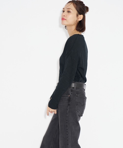 Levi's(リーバイス)の「Levi's/リーバイス ロングスリーブTシャツ ブラック MARGOT(Tシャツ/カットソー・レディース・ブラック・M/S/XS)」の2枚目の写真