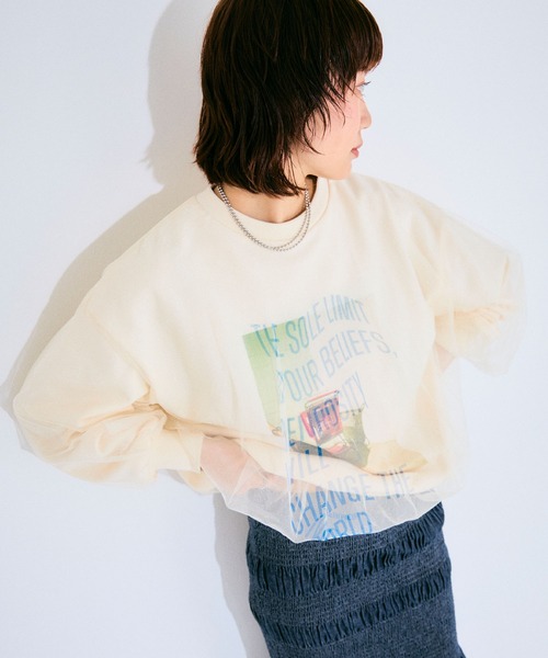 ELLEgirl（エルガール）の「チュールレイヤードスウェットプルオーバー【ELLEgirl/エル ガール】（スウェット・レディース・アイボリー/ライトグレー・FREE）」の3枚目の写真