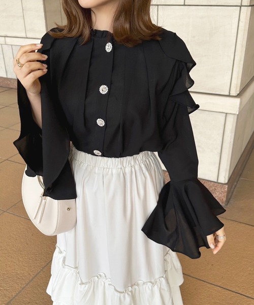 apres jour（アプレジュール）の「キラキラボタン肩開きブラウス【ZOZOTOWN限定アイテム】（シャツ/ブラウス・レディース・ブラック/ピンクベージュ/オフホワイト・X-LARGE/フリー）」の2枚目の写真