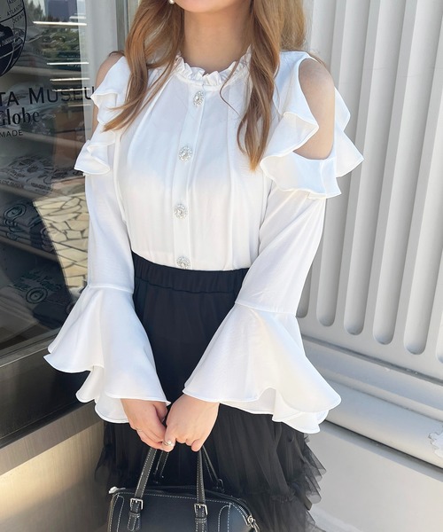 apres jour（アプレジュール）の「キラキラボタン肩開きブラウス【ZOZOTOWN限定アイテム】（シャツ/ブラウス・レディース・ブラック/ピンクベージュ/オフホワイト・X-LARGE/フリー）」の5枚目の写真