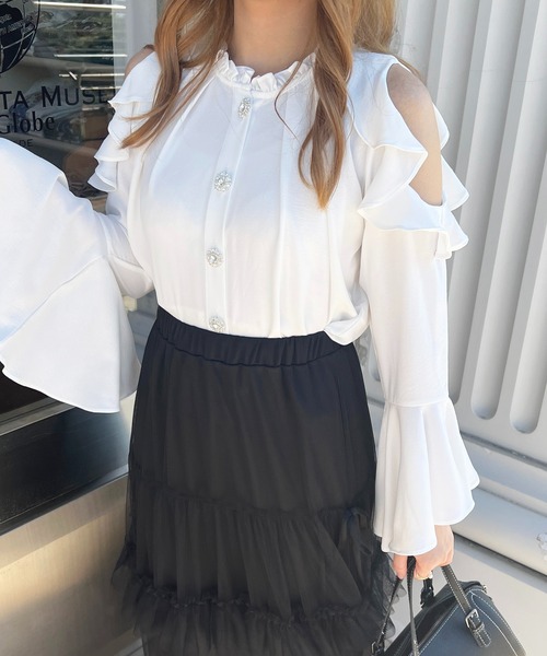 apres jour（アプレジュール）の「キラキラボタン肩開きブラウス【ZOZOTOWN限定アイテム】（シャツ/ブラウス・レディース・ブラック/ピンクベージュ/オフホワイト・X-LARGE/フリー）」の6枚目の写真