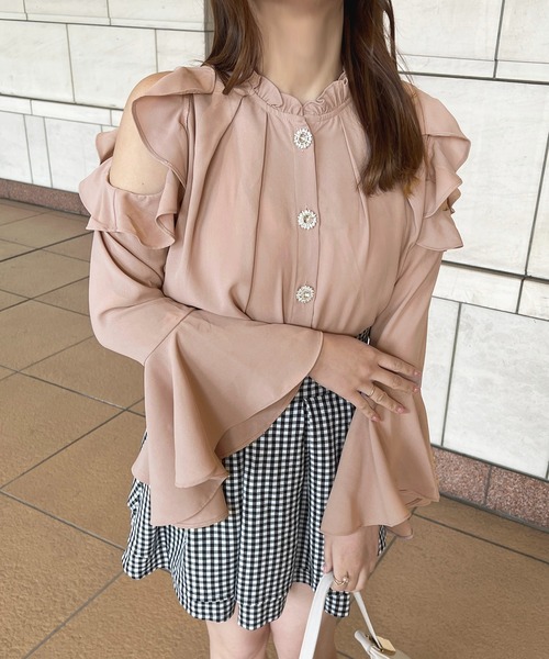 apres jour（アプレジュール）の「キラキラボタン肩開きブラウス【ZOZOTOWN限定アイテム】（シャツ/ブラウス・レディース・ブラック/ピンクベージュ/オフホワイト・X-LARGE/フリー）」の12枚目の写真