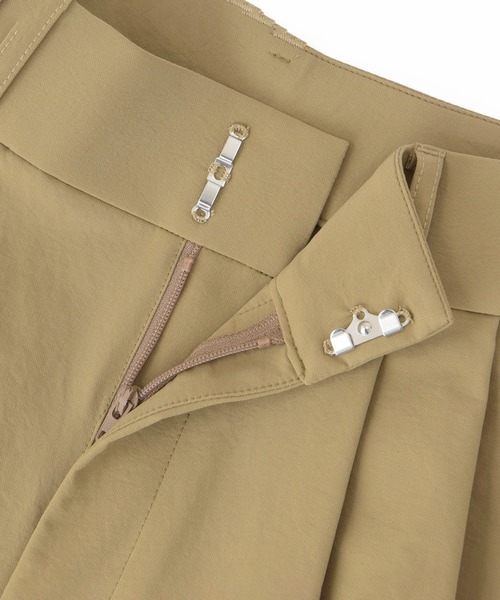 NEW BALANCE(ニューバランス)の「MET24 Tuck Slim Tapered Pants(スラックス・レディース・ネイビー/ベージュ・LARGE/MEDIUM/SMALL)」の7枚目の写真