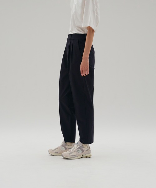 NEW BALANCE(ニューバランス)の「MET24 Tuck Slim Tapered Pants(スラックス・レディース・ネイビー/ベージュ・LARGE/MEDIUM/SMALL)」の19枚目の写真