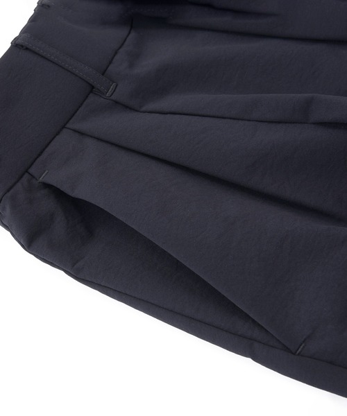 NEW BALANCE(ニューバランス)の「MET24 Tuck Slim Tapered Pants(スラックス・レディース・ネイビー/ベージュ・LARGE/MEDIUM/SMALL)」の13枚目の写真