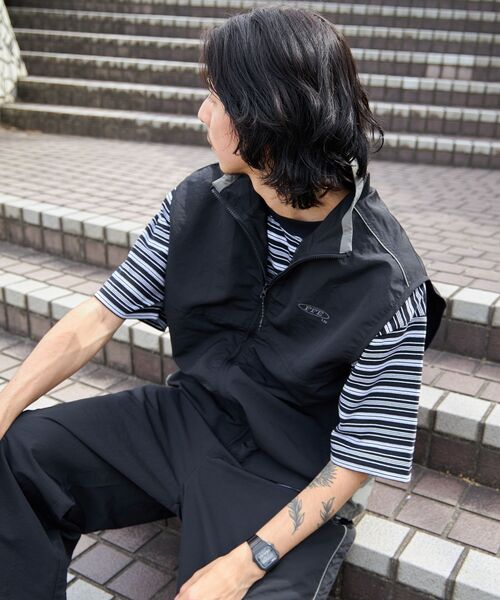 FFEIN(フェイン)の「【FFEIN(フェイン)】スタンドナイロン配色切替ベスト / 刺繍 ドローコード ブロークコア 【セットアップ対応】(ベスト・メンズ・ライトグレー/ブラック/ネイビー/ベージュ・SMALL/MEDIUM/LARGE)」の13枚目の写真