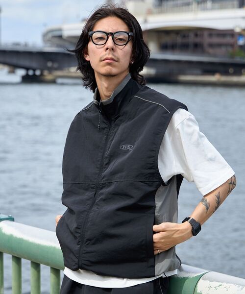 FFEIN(フェイン)の「【FFEIN(フェイン)】スタンドナイロン配色切替ベスト / 刺繍 ドローコード ブロークコア 【セットアップ対応】(ベスト・メンズ・ライトグレー/ブラック/ネイビー/ベージュ・SMALL/MEDIUM/LARGE)」の14枚目の写真