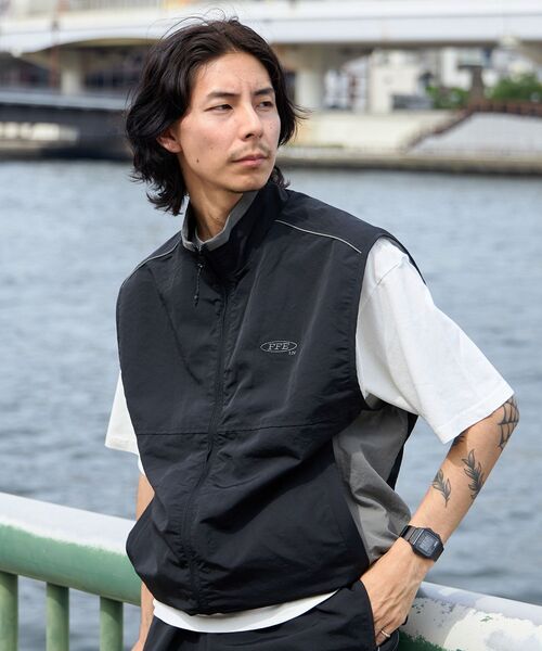 FFEIN(フェイン)の「【FFEIN(フェイン)】スタンドナイロン配色切替ベスト / 刺繍 ドローコード ブロークコア 【セットアップ対応】(ベスト・メンズ・ライトグレー/ブラック/ネイビー/ベージュ・SMALL/MEDIUM/LARGE)」の15枚目の写真