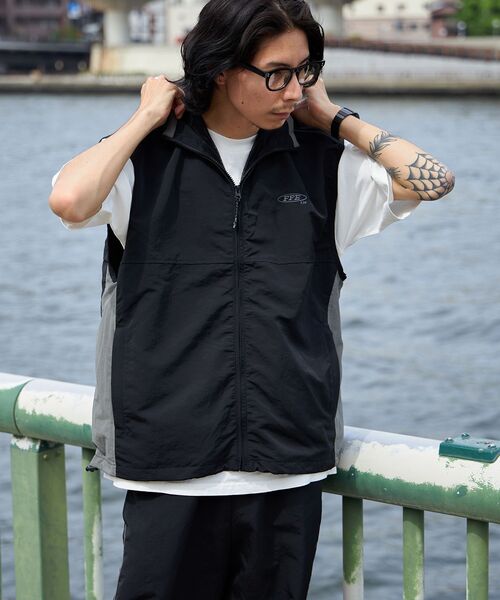 FFEIN(フェイン)の「【FFEIN(フェイン)】スタンドナイロン配色切替ベスト / 刺繍 ドローコード ブロークコア 【セットアップ対応】(ベスト・メンズ・ライトグレー/ブラック/ネイビー/ベージュ・SMALL/MEDIUM/LARGE)」の18枚目の写真