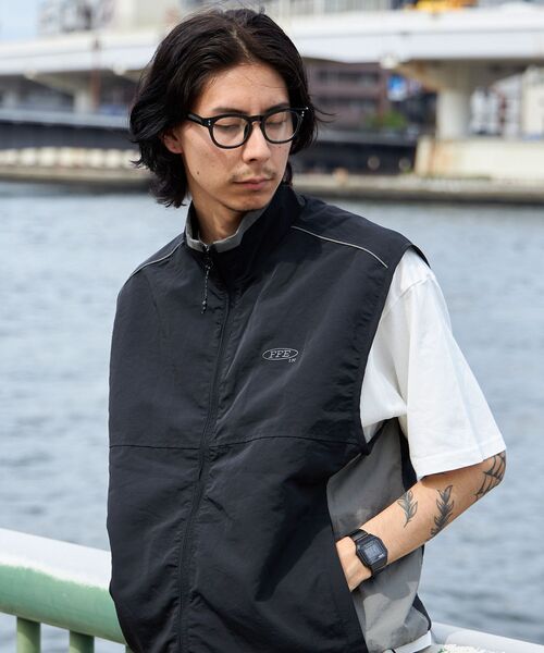 FFEIN(フェイン)の「【FFEIN(フェイン)】スタンドナイロン配色切替ベスト / 刺繍 ドローコード ブロークコア 【セットアップ対応】(ベスト・メンズ・ライトグレー/ブラック/ネイビー/ベージュ・SMALL/MEDIUM/LARGE)」の20枚目の写真