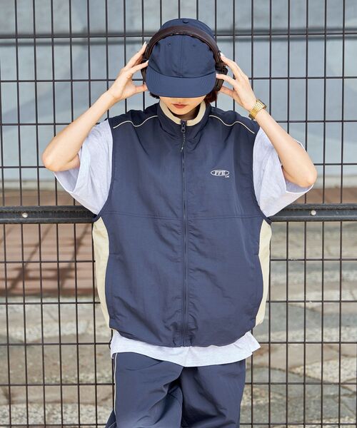 FFEIN(フェイン)の「【FFEIN(フェイン)】スタンドナイロン配色切替ベスト / 刺繍 ドローコード ブロークコア 【セットアップ対応】(ベスト・メンズ・ライトグレー/ブラック/ネイビー/ベージュ・SMALL/MEDIUM/LARGE)」の5枚目の写真