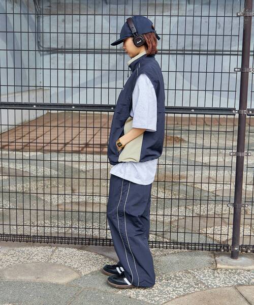 FFEIN(フェイン)の「【FFEIN(フェイン)】スタンドナイロン配色切替ベスト / 刺繍 ドローコード ブロークコア 【セットアップ対応】(ベスト・メンズ・ライトグレー/ブラック/ネイビー/ベージュ・SMALL/MEDIUM/LARGE)」の8枚目の写真