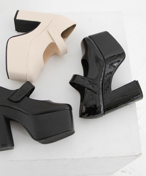 Newlyme（ニューリーミー）の「厚底ストラップパンプス（パンプス・レディース・ベージュ/ブラック/ブラック系その他・22.5cm/23cm/23.5cm/24cm/24.5cm/25cm）」の20枚目の写真