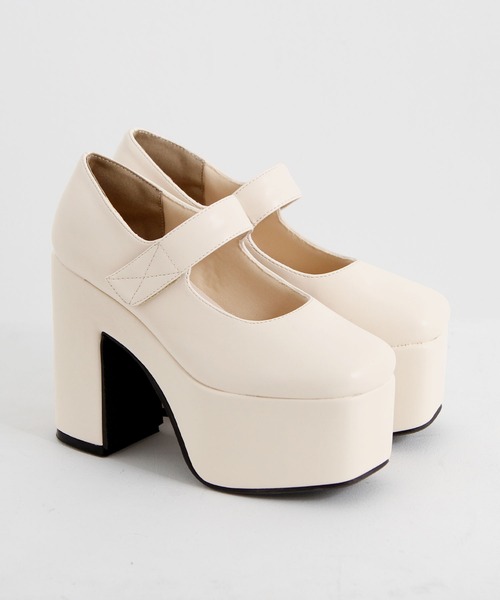 Newlyme（ニューリーミー）の「厚底ストラップパンプス（パンプス・レディース・ベージュ/ブラック/ブラック系その他・22.5cm/23cm/23.5cm/24cm/24.5cm/25cm）」の17枚目の写真