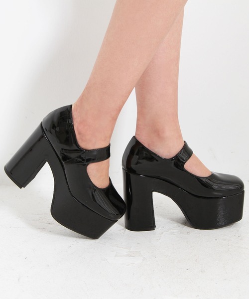 Newlyme（ニューリーミー）の「厚底ストラップパンプス（パンプス・レディース・ベージュ/ブラック/ブラック系その他・22.5cm/23cm/23.5cm/24cm/24.5cm/25cm）」の4枚目の写真