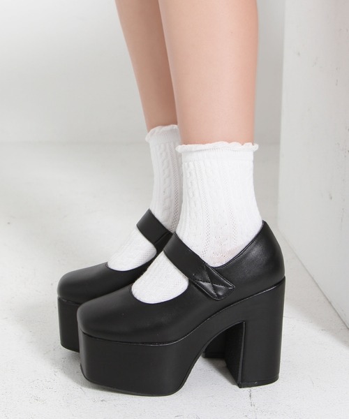 Newlyme（ニューリーミー）の「厚底ストラップパンプス（パンプス・レディース・ベージュ/ブラック/ブラック系その他・22.5cm/23cm/23.5cm/24cm/24.5cm/25cm）」の7枚目の写真