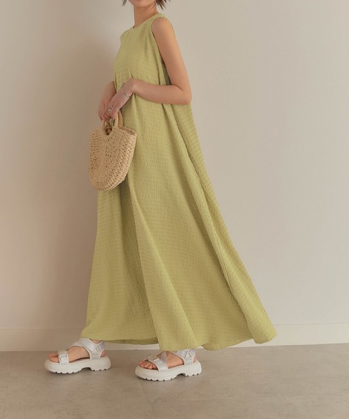 CHAN ME(チャンミ)の「エンボス加工マキシワンピース(ワンピース・レディース・グリーン/チャコールグレー/ブラック・MEDIUM/LARGE/X-LARGE)」の9枚目の写真
