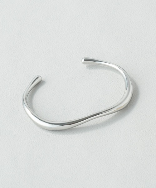 GOLDY（ゴールディ）の「【金属アレルギー軽減】ニュアンス ライン ステンレス バングル（バングル/リストバンド・レディース・ゴールド/シルバー・FREE）」の6枚目の写真