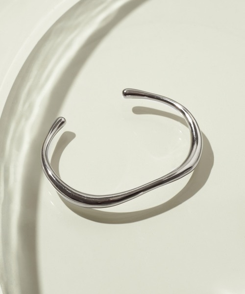 GOLDY（ゴールディ）の「【金属アレルギー軽減】ニュアンス ライン ステンレス バングル（バングル/リストバンド・レディース・ゴールド/シルバー・FREE）」の14枚目の写真