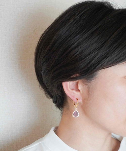 tone(トーン)の「【SHAHA】《SHAHA》16Kゴールドプレート/シンプル/3WAY/トライアングルガラスチャーム/フープイヤリング(MA)(イヤリング・レディース・パープル/ブルー/グリーン/ピンク/ブラウン/イエロー/クリア・FREE)」の21枚目の写真