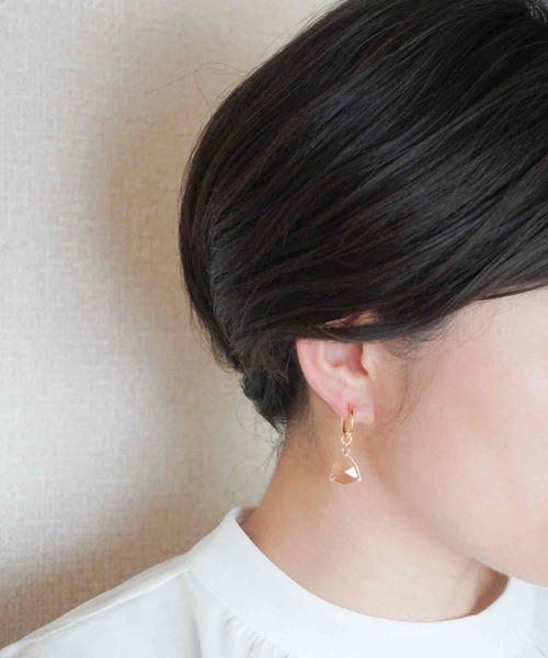 tone(トーン)の「【SHAHA】《SHAHA》16Kゴールドプレート/シンプル/3WAY/トライアングルガラスチャーム/フープイヤリング(MA)(イヤリング・レディース・パープル/ブルー/グリーン/ピンク/ブラウン/イエロー/クリア・FREE)」の19枚目の写真